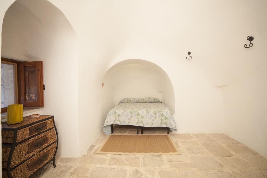 Вилла Trullo Degli Ulivi Остуни Экстерьер фото
